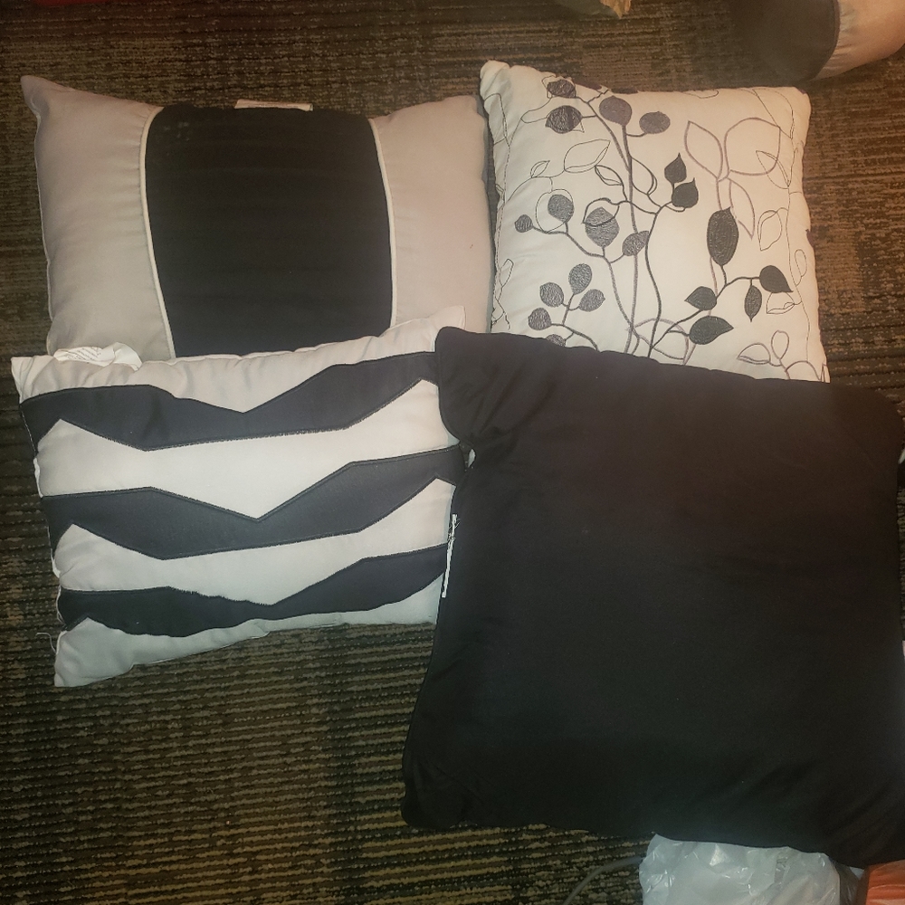 4 Pillows